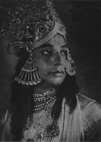 Shambhu Maharaj as Krishna, Natwar.  Photo from Mohan Khokar's article in the November 7, 1971 Illustrated Weekly of India